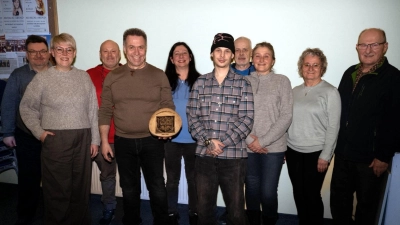 Daniel Holzapfel, Lisa Hartinger, Mario Zöhner, Jörg Gassner, Judith Piechotta, Patrick Stöckl. Rudolf Stöckl, Anna Stöckl, Helga Powalla, 3. Bürgermeister Hubert Blödt (v.l.). (Bild: Judith Piechotta )