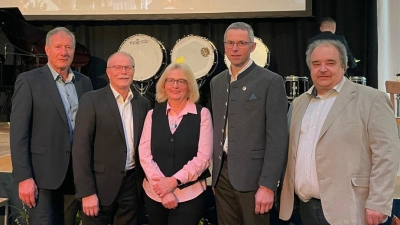 Die Delegation der Partnergemeinde aus Konnersreuth v.l. mit Reinhard Wurm, 1.Bürgermeister Max Bindl, Andrea Schwägerl, Siegfried Schiml und 2. Bürgermeister Stefan Siller. (Bild: Marion Franzwa)