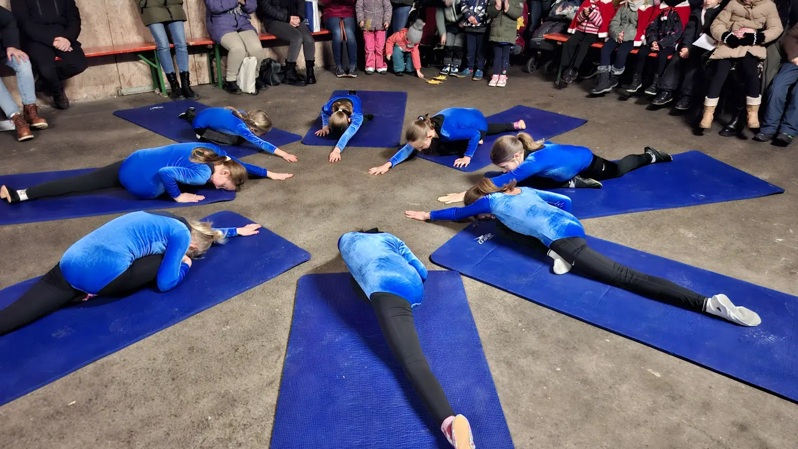 Turnzauber im Lichterkranz bot die Bodenturngruppe von Franzi Hauler (Bild: Lothar Trager)