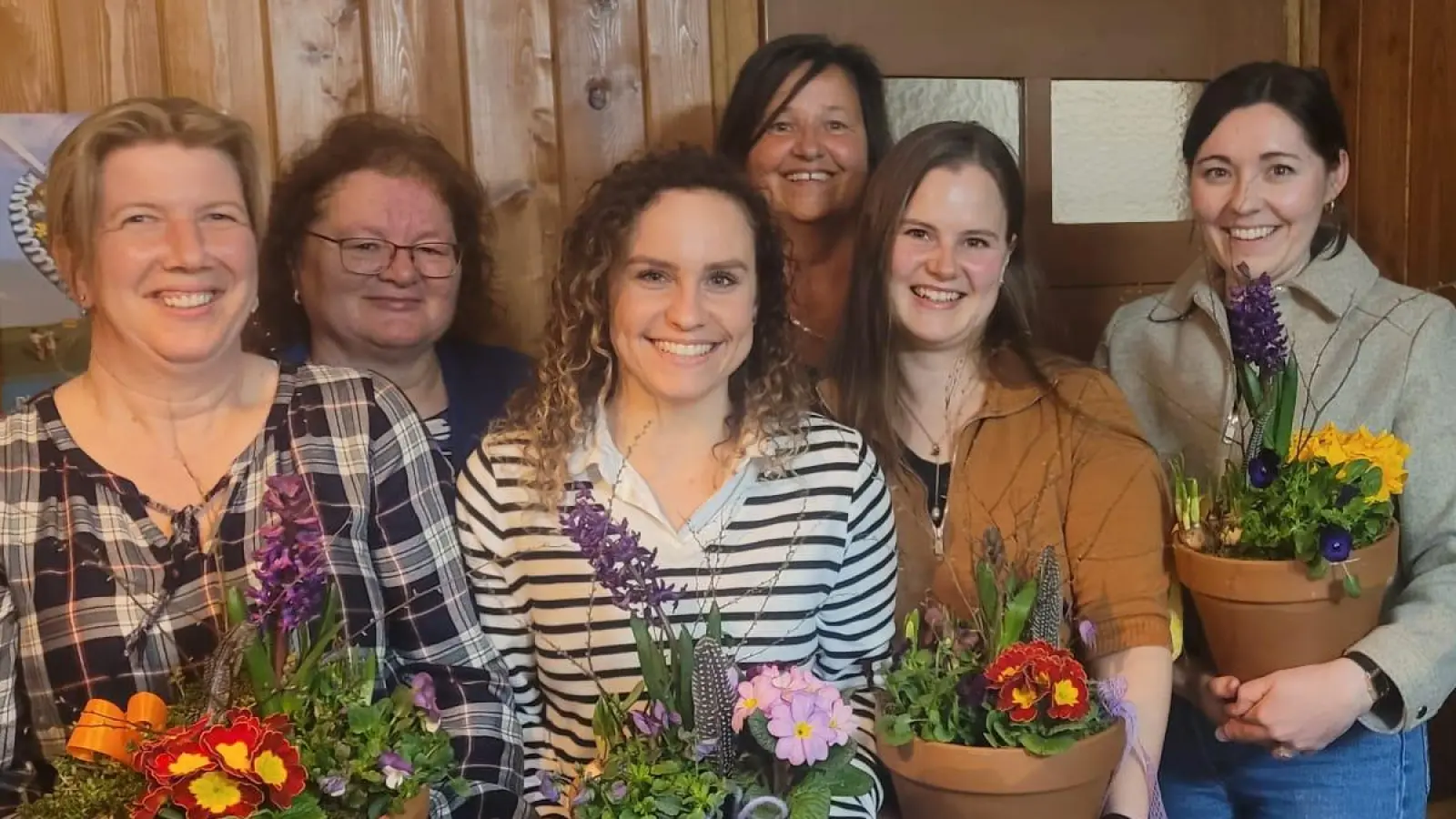 Blühende Anerkennung für engagierte Gartlerinnen beim Gartenbauverein Fuchsberg.  (Bild: Manuela Deml)