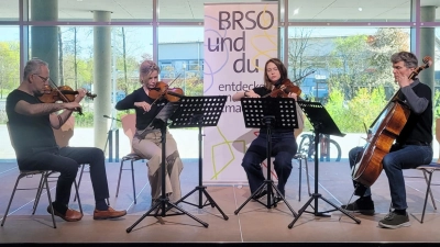 Das Streichquartett des Symphonieorchesters des Bayerischen Rundfunks begeisterte die Schülerinnen und Schüler mit Auszügen aus dem 8. Streichquartett von Dmitrij Schostakowitsch. (Bild: Anna-Maria Beck)