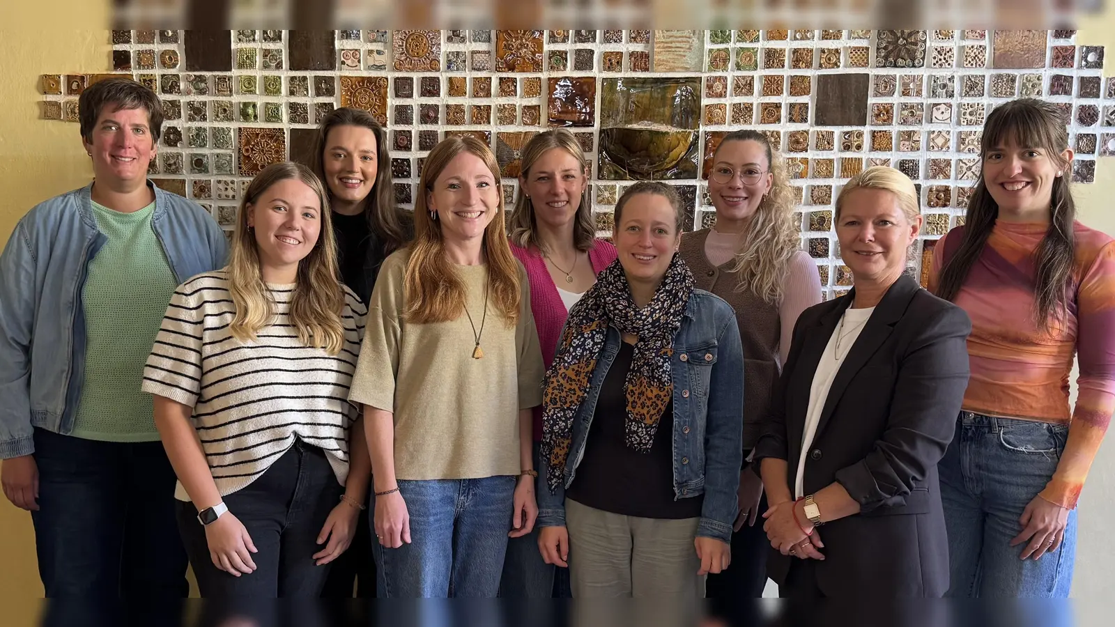 Die neuen Lehrkräfte der Markgraf-Diepold-Grundschule mit Konrektorin Tanja Kruppa und Rektorin Karin Gleißner (Bild: Karin Gleißner)