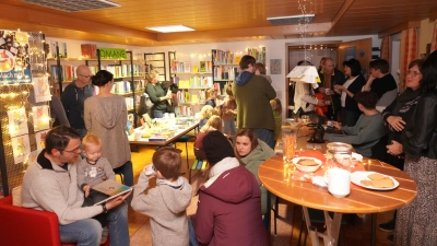 Glühwürmchenabend in der Pfarr- und Gemeindebücherei Waldthurn (Bild: Franz Völkl)