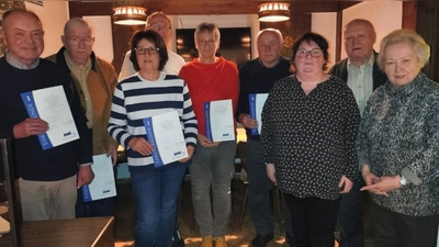 Bild v.l.n.re.: Wittl Egon, Barbara Baumer,Anton Lenz, Alfred Kürzinger, Ludwig Johann, Salzhuber Marianne, Fuchs Beate, Josef Lotter, Marianne Kies-Baldasky.  (Bild: Daniela Ludwig)