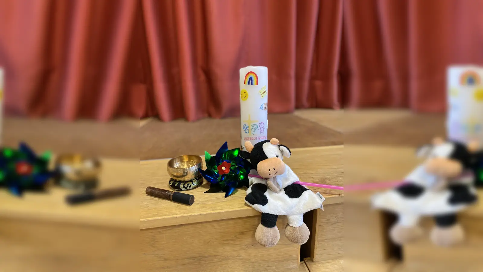 Flecki geht mit Kindern der Pfarrei Immenreuth dem Geheimnis des Windes auf den Grund. (Bild: Maria Stich)