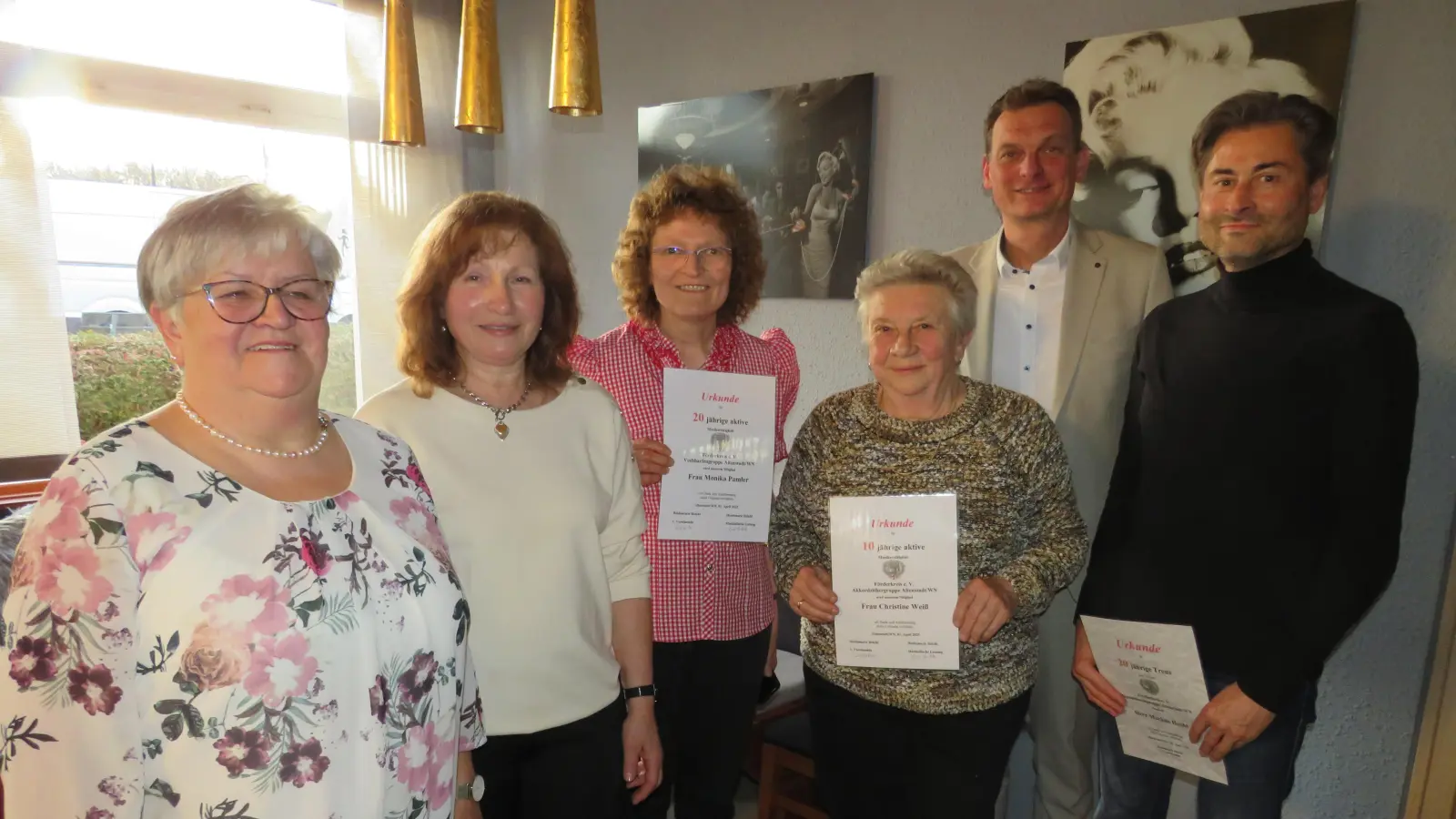 Die Geehrten mit Heidi Reichl(2.v.links) und Bürgermeister Ernst Schicketanz(2.v.rechts). (Bild: Johann Adam)