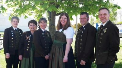 Anja Holzgartner (Kassenprüferin), Irmgard Betz (Kassenprüferin), Margit Matzke (3. Vorsitzende), Kristina Betz (1. Vorsitzende), Philipp Korb (2. Vorsitzender), Sebastian Lindner (Kassier) - von links. (Bild: Philipp Korb)