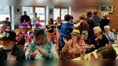 Ausgelassene Stimmung herrschte beim Seniorenfasching im katholischen Pfarrheim.  (Bild: Maria Smola)