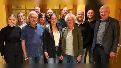 Die Vorstandschaft des TSV Erbendorf mit Bürgermeister Johannes Reger.  (Bild: Iris Purucker)