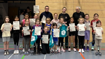 Die intensiven, spannenden und fairen Spiele im Rahmen der Stadtmeisterschaft im Basketball sorgten in der Turnhalle des Gymnasiums für gute Stimmung auf den Spielfeldern und den Tribünen.  (Bild: Maria Traxler)