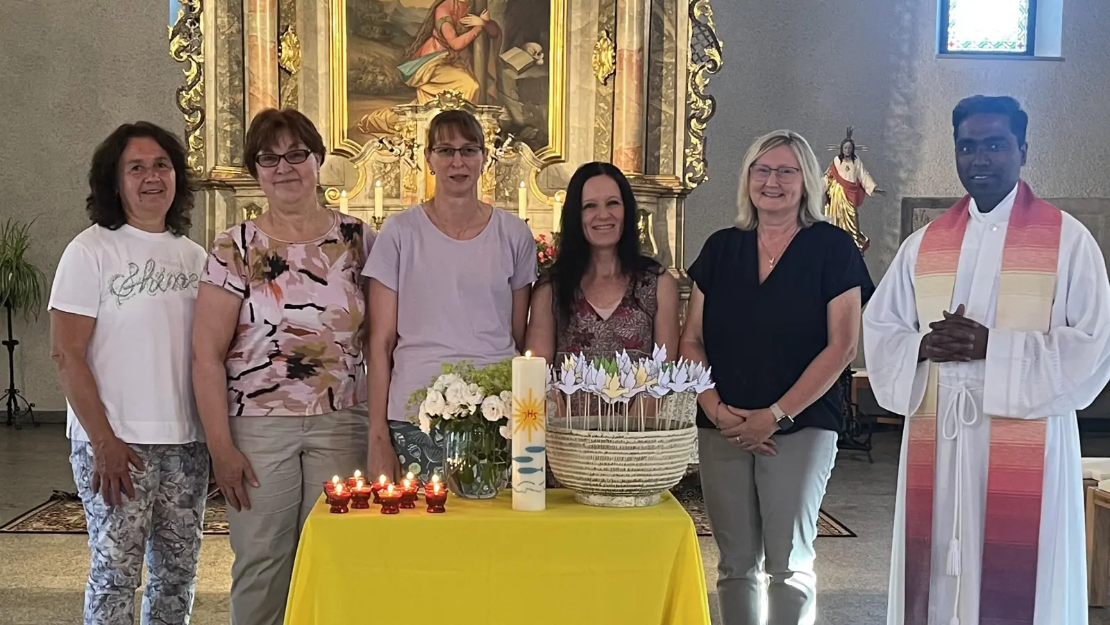 Der Pfarrgemeinderat bereitete und organisierte das Friedensgebet mit Pfarrer Savari (Bild: Joachim Kellner)