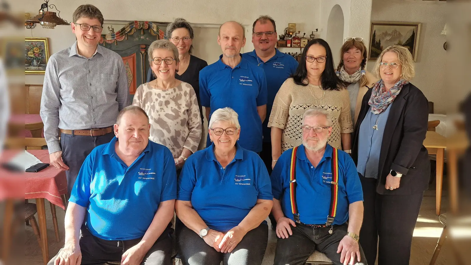 Die neugewählte Vorstandschaft mit Gästen. (Bild: Lydia Großmann)