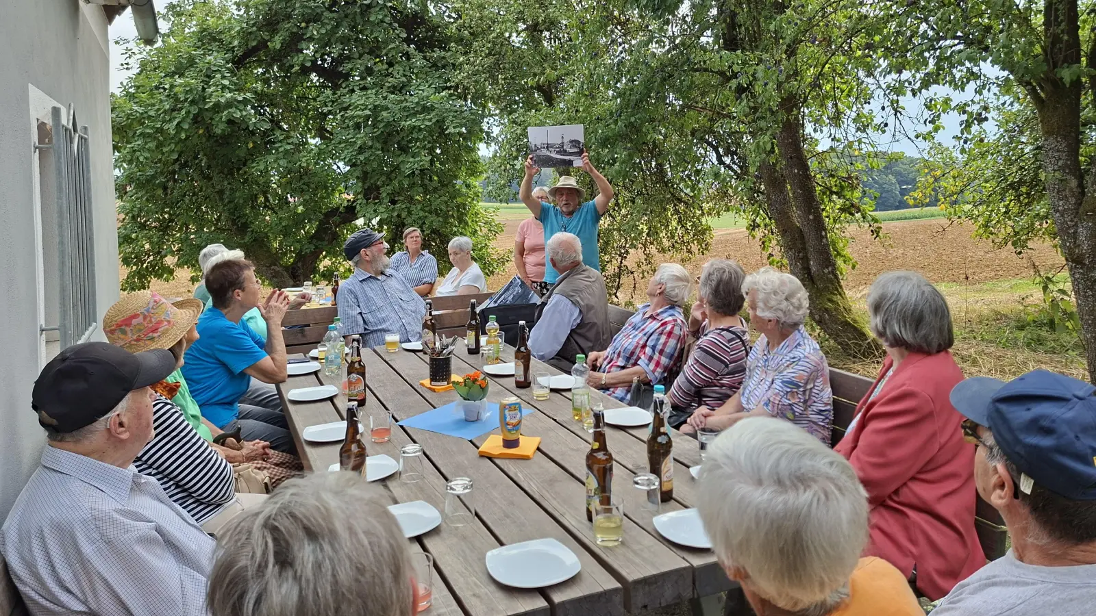 Den Erzählungen lauschen in idyllischer Umgebung (Bild: Regina Pilhofer )