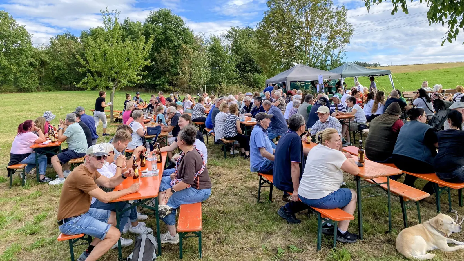 Wandern, genießen und gemützlich beisammensitzen. Viele kamen zum Bankerlfest. (Bild: Walther Piehler)