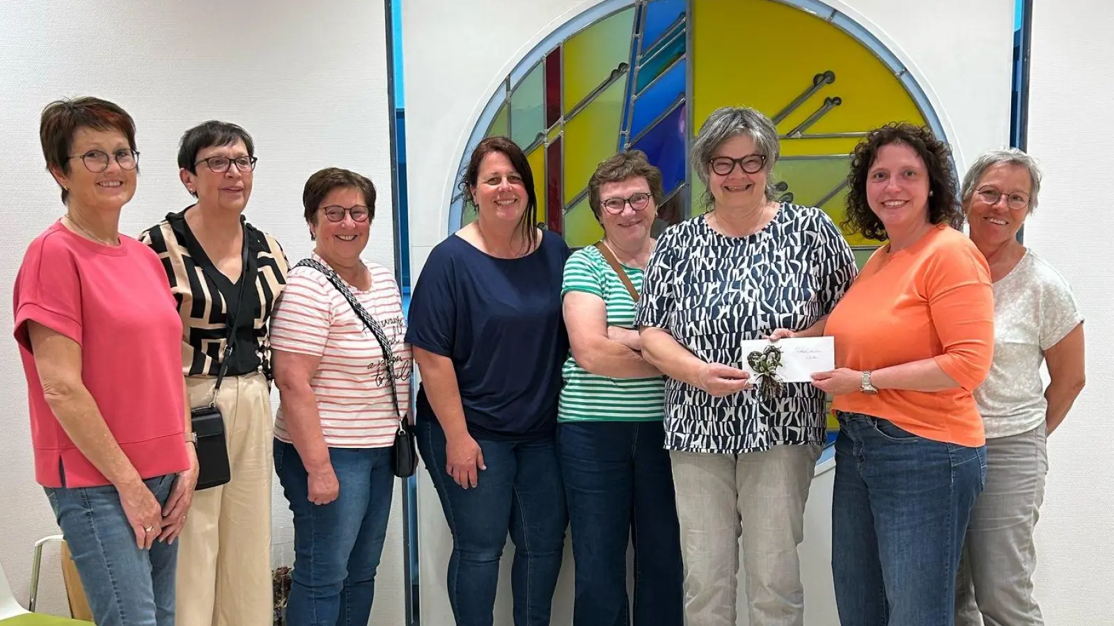 Besucherinnen des KDFB mit Beate Spickenreuther. (Bild: Susanne Gotthardt)