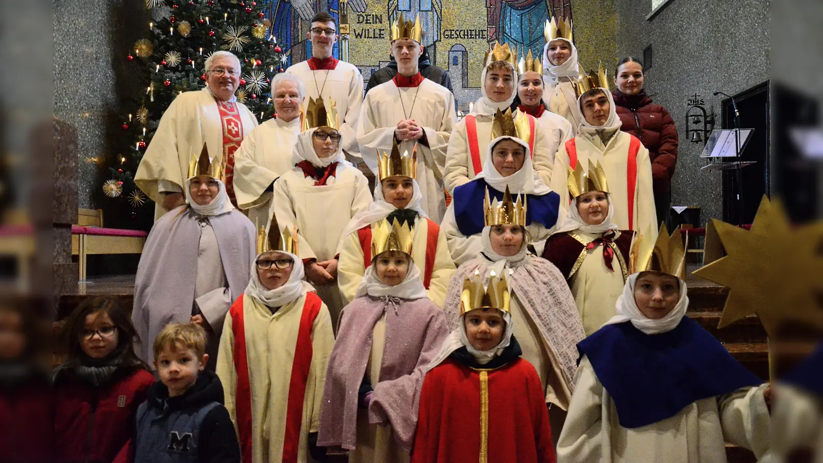 Tagelang waren die Sternsinger von Herz Jesu bei klirrender Kälte unterwegs und sammelten 6477 Euro Kinder in Not.  (Bild: Helmut Kunz)