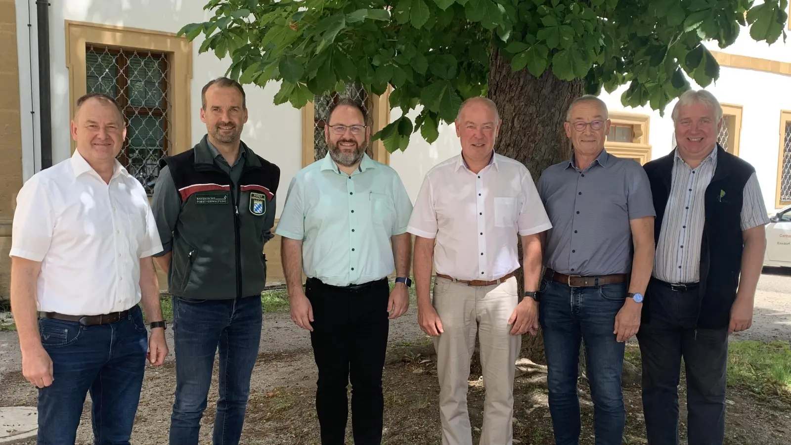 Foto: Vorstandswahl (von links nach rechts): Kassenprüfer Bgm. Erich Meidinger, forstlicher Beirat Sven Grünert, Kassenprüfer Bgm. Daniel Sandner, 1. Vorsitzender Roland Strehl, Schatzmeister Erwin Geitner, Geschäftsführer Markus Dollacker. (Bild: Claudia Straller Naturpark Hirschwald)
