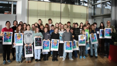 Lehrer und Schüler, die am Kalender mitgewirkt haben. (Bild: Manuela Borkowski)