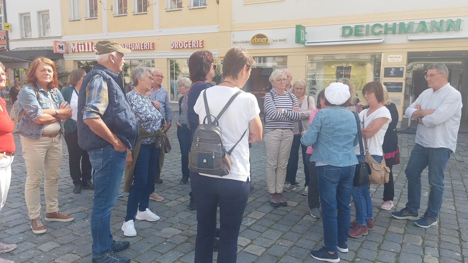 Gruppenbild während der Stadtführung (Bild: Sandra Zölch )