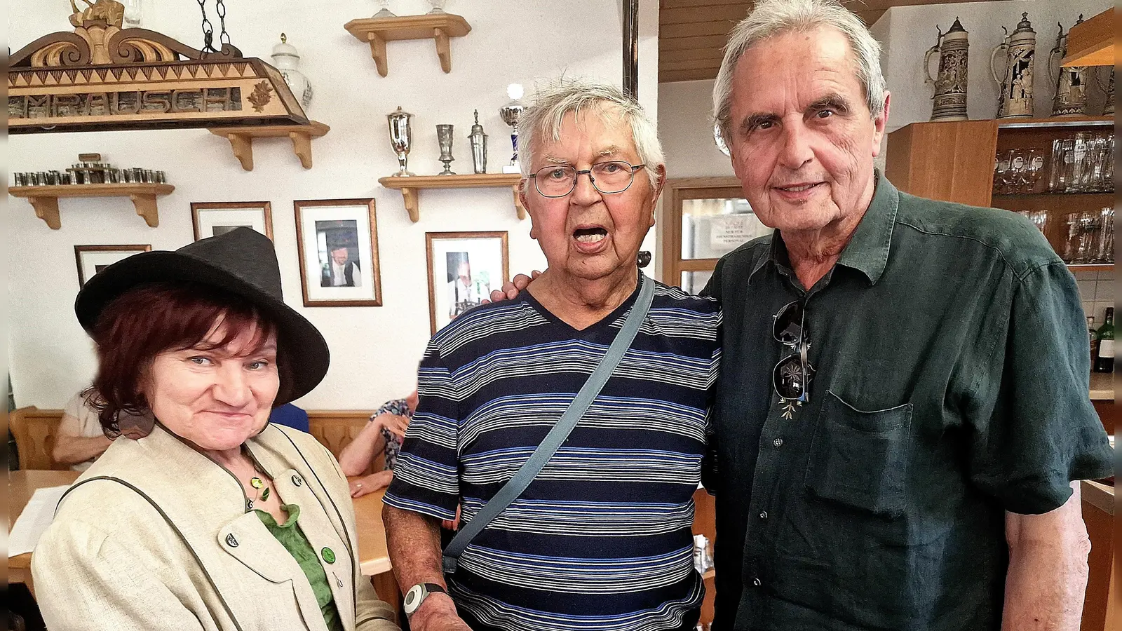 Gratulation zum 85. Geburtstag: Anita Wiendl, Hans Eismann und Horst Fuchs (von links).  (Bild: Reinhard Kreuzer)