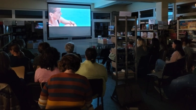 Zahlreiche interessierte folgten der Einladung zum Kinoabend. (Bild: Kathrin Plouschka)