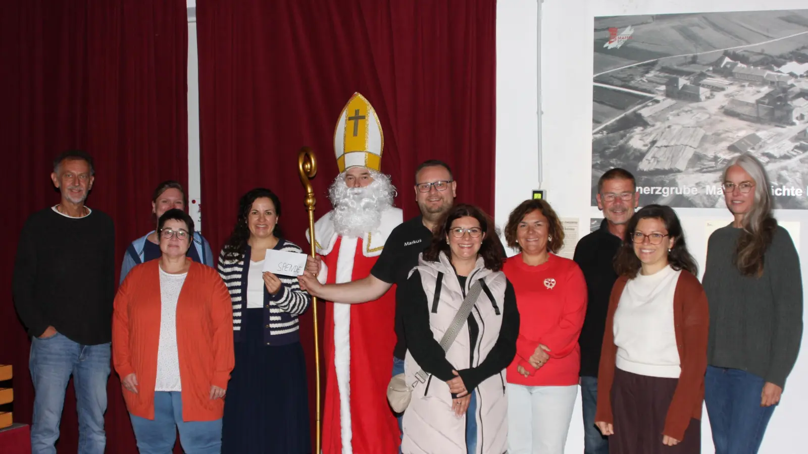 Spendenübergabe aus der Nikolausaktion 2024 (Bild: Claudia Kormann)