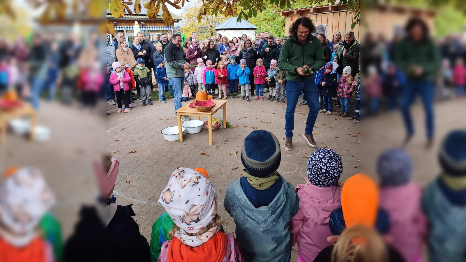Im Gurken-Parcours traten Kindergartenpapas gegeneinander an (Bild: Lena Schmidt)