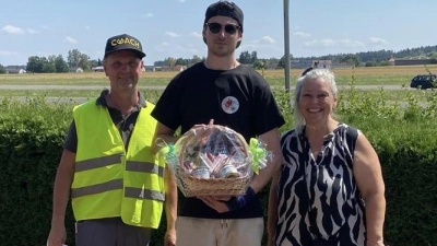 Mit seinem 4 Gesamtsieg der Saison beim MSC Pegnitz krönte Florian Fachtan seine Topleistung 2026<br>VonLinks:Slalomleiter Horst Scherzer, Florian Fachtan und Inge Scherzer vom MSC Pegnitz (Bild: Karl-Heinz Dietrich )