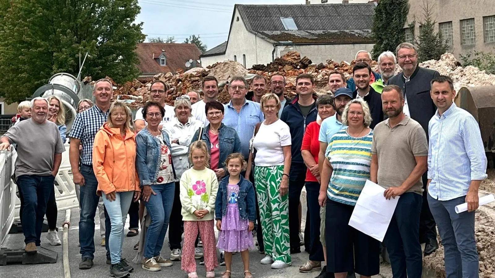 Baustellenbesichtigung der Wählergemeinschaft Arbeitnehmer-Eigenheimer  (Bild: Tonia Pröls)