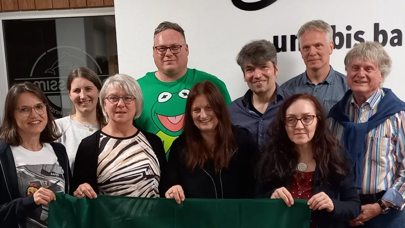 die Vorstandschaft (v.l.n.r) Anja Kraus, Katharina Koch, Sonja Reichold, Armin Kroher, Angelika Haberberger, Harald Neumann, Anne Droste, Georg Kreis, Hans-Hinrich Kaatz; Bildrechte: B90/GRÜNE KV NEW (Bild: Harald Neumann)