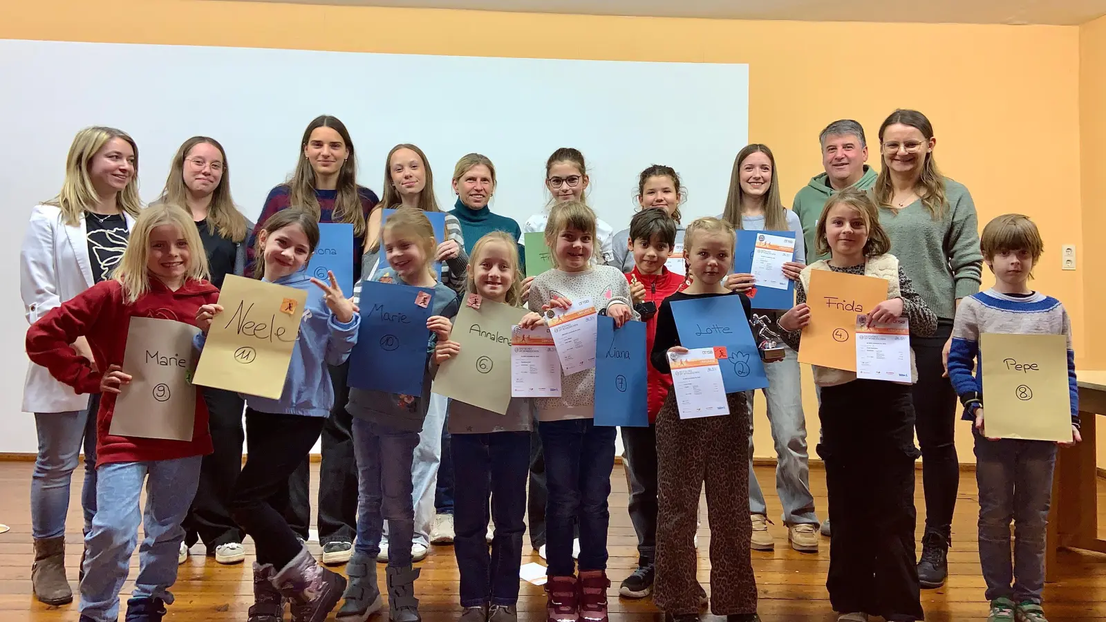 SK Fürnried Wiesenflitzer mit Trainer-Team. (Bild: Peter Härlein)
