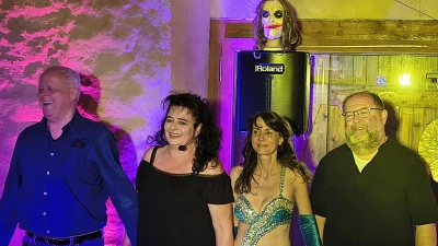 Die Akteure Agnes O. Eisenreich, Hans Wax und Stefan Huber, sowie Katja Qreini. (Bild: Andrea Sonnauer)
