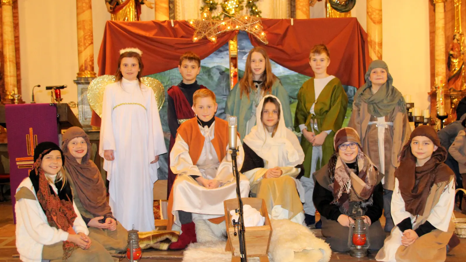 Krippenspiel mit Kinder von der 3. bis 6. Klasse. (Bild: Johann Bauer)