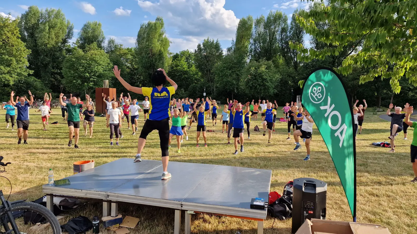 Begeisterte Teilnehmer beim Auftakt am 25. Juni unter der Leitung der Skivereinigung Amberg (Bild: Wolfgang Meier)