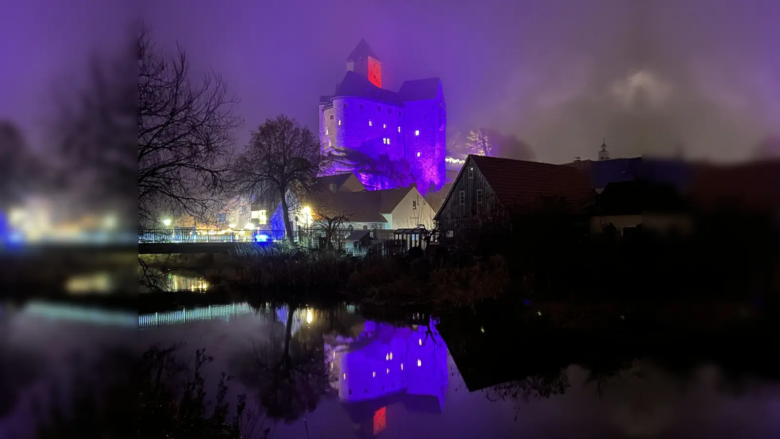Tolles Ambiente am Weihnachtsmarkt unter der Burg.  (Bild: Herbert Bauer)
