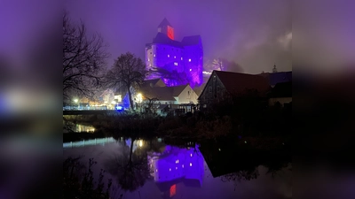 Tolles Ambiente am Weihnachtsmarkt unter der Burg.  (Bild: Herbert Bauer)