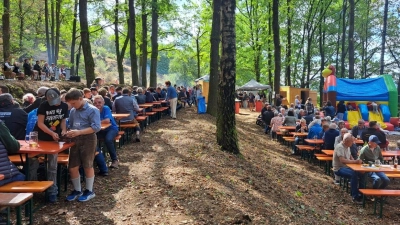 Die Besucher genossen die besondere Atmosphäre und ließen sich von der stimmungsvollen Kulisse begeistern.  (Bild: Bernhard Zimmet )