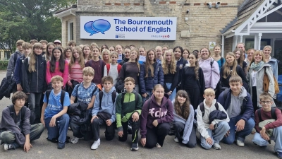 Die Schülerinnen und Schüler der RTO an der Bournemouth School of English. (Bild: Anna-Maria Beck)