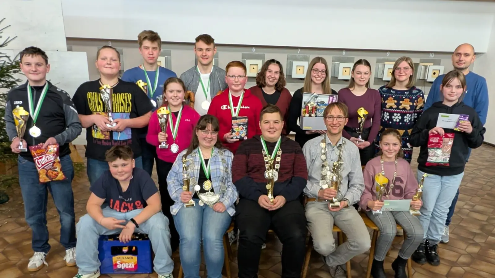 Siegerfoto mit der neuen Schützenliesl Marie-Christin Wallmeyer, LP-Kaiser Maximilian Wallmeyer, Schützenkaiser Manuel Arnold und Jugendkönigin Anna Kleber (von links). (Bild: Manuel Arnold)