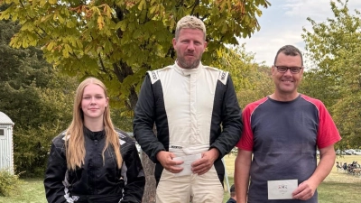 Platz 2 beim Lauf zur Deutschen Slalom Meisterschaft für Leni Reithmeier<br>V.L Leni Reithmeier (2.),Jochen Meier (1.) ,André Vonhof (3.) (Bild: Ralph Reithmeier)