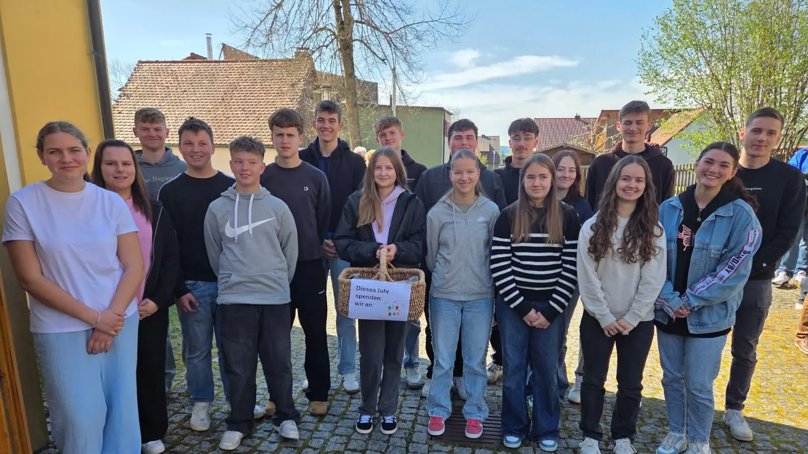 KLJB Neudorf sammelt 160 Euro Spenden für den Bunten Kreis Weiden  (Bild: Hannah Rauch)