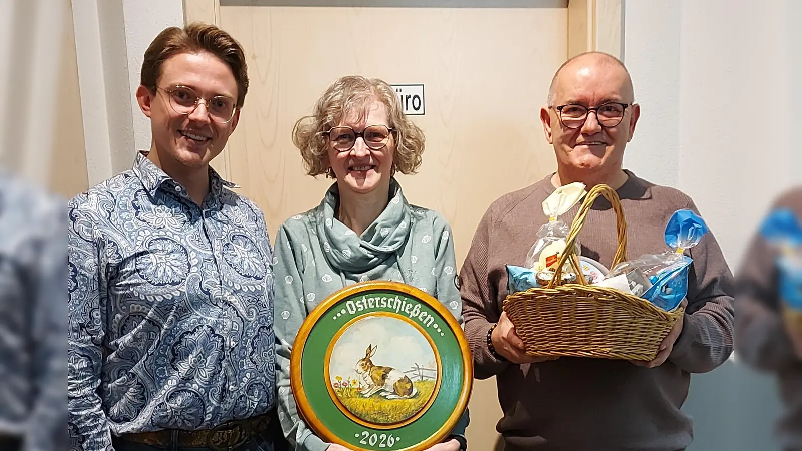 Das Gewinnerpaar Erika und Wolfgang Borisch hatten alles im Griff. Vorstand Gesellschaft Dr. Sebastian Grabowski gratulierte dazu. (Bild: Renate Daller)