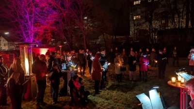 Stimmungsvolles Ambiente im Pfarrgarten St. Markus mit den EAW-Siedlern-Hammerweg und der KAB St. Konrad (Bild: Tony Eckstein)