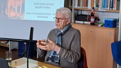  Rainer J. Christoph bei seiner Lesung in der Stadtbücherei Tirschenreuth (Bild: Christine Henrich)