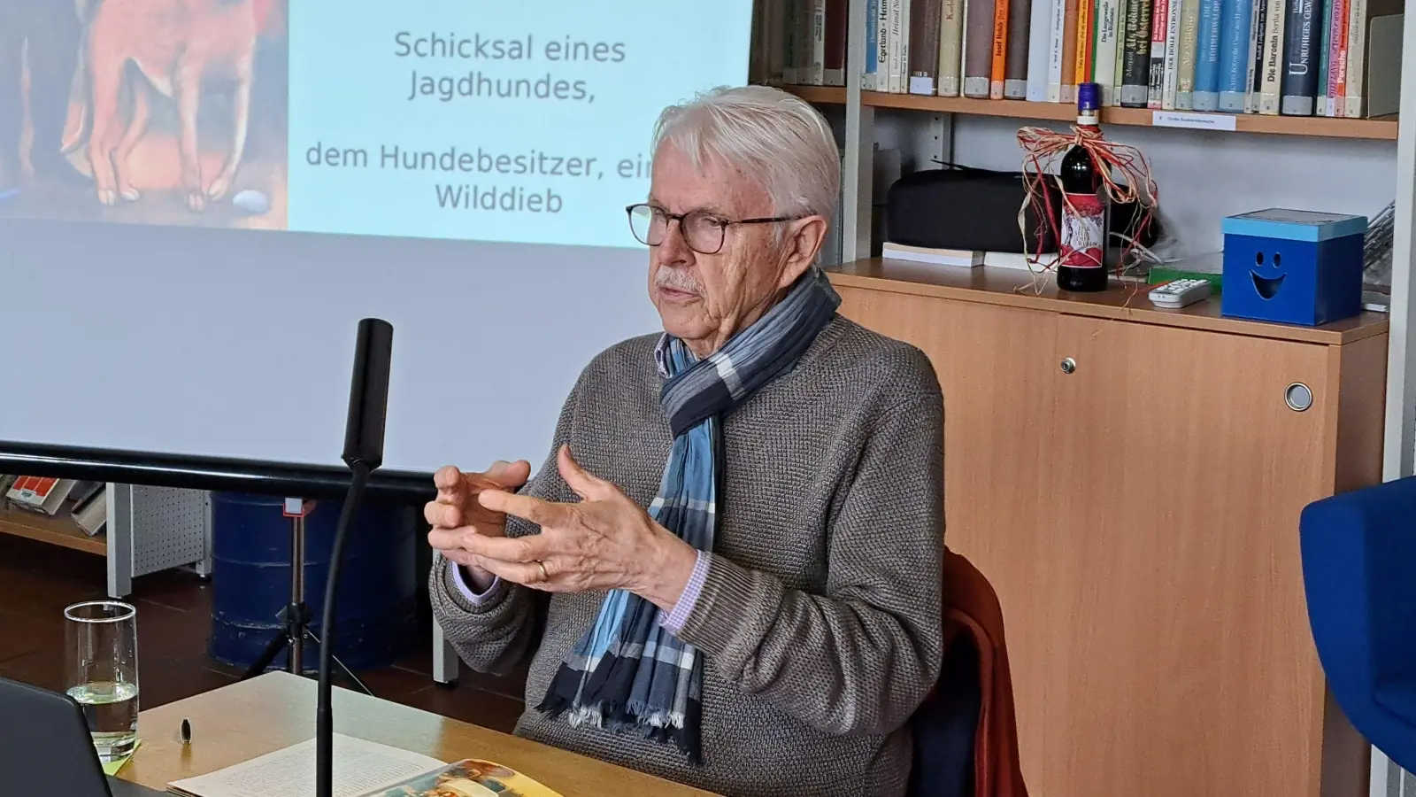  Rainer J. Christoph bei seiner Lesung in der Stadtbücherei Tirschenreuth (Bild: Christine Henrich)