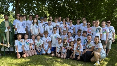 Die Minischar in ihren selbstgestalteten T-Shirts (Bild: Alexander Schmid)