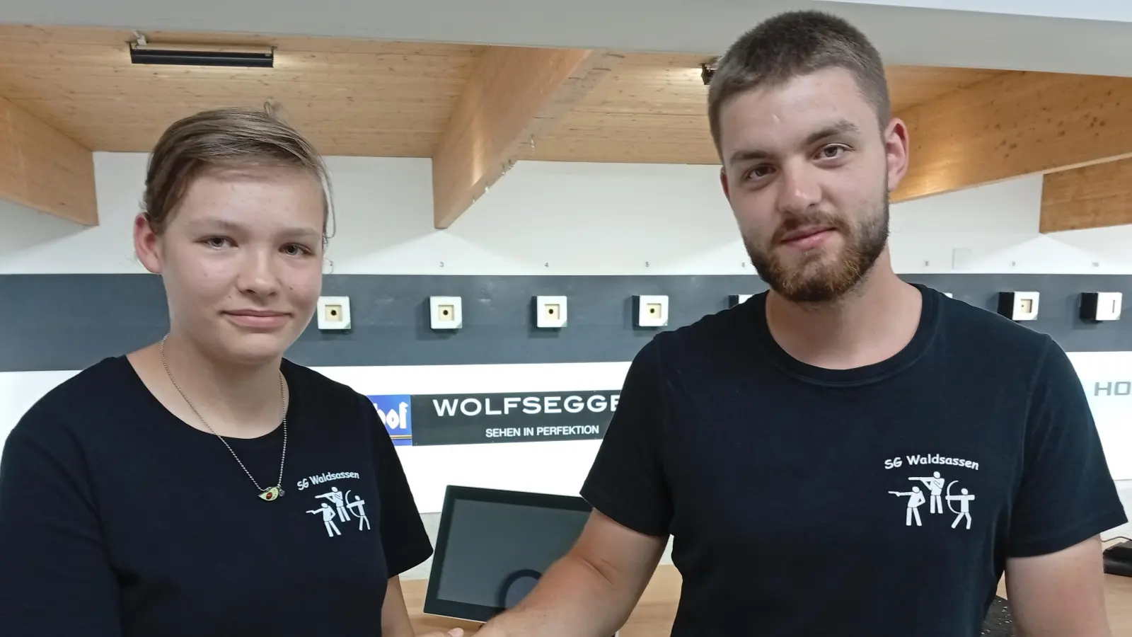 Erik Dobler gratuliert Susanne Trißl zur Wahl als Social Media Beauftragte (Bild: Alfred Koch)