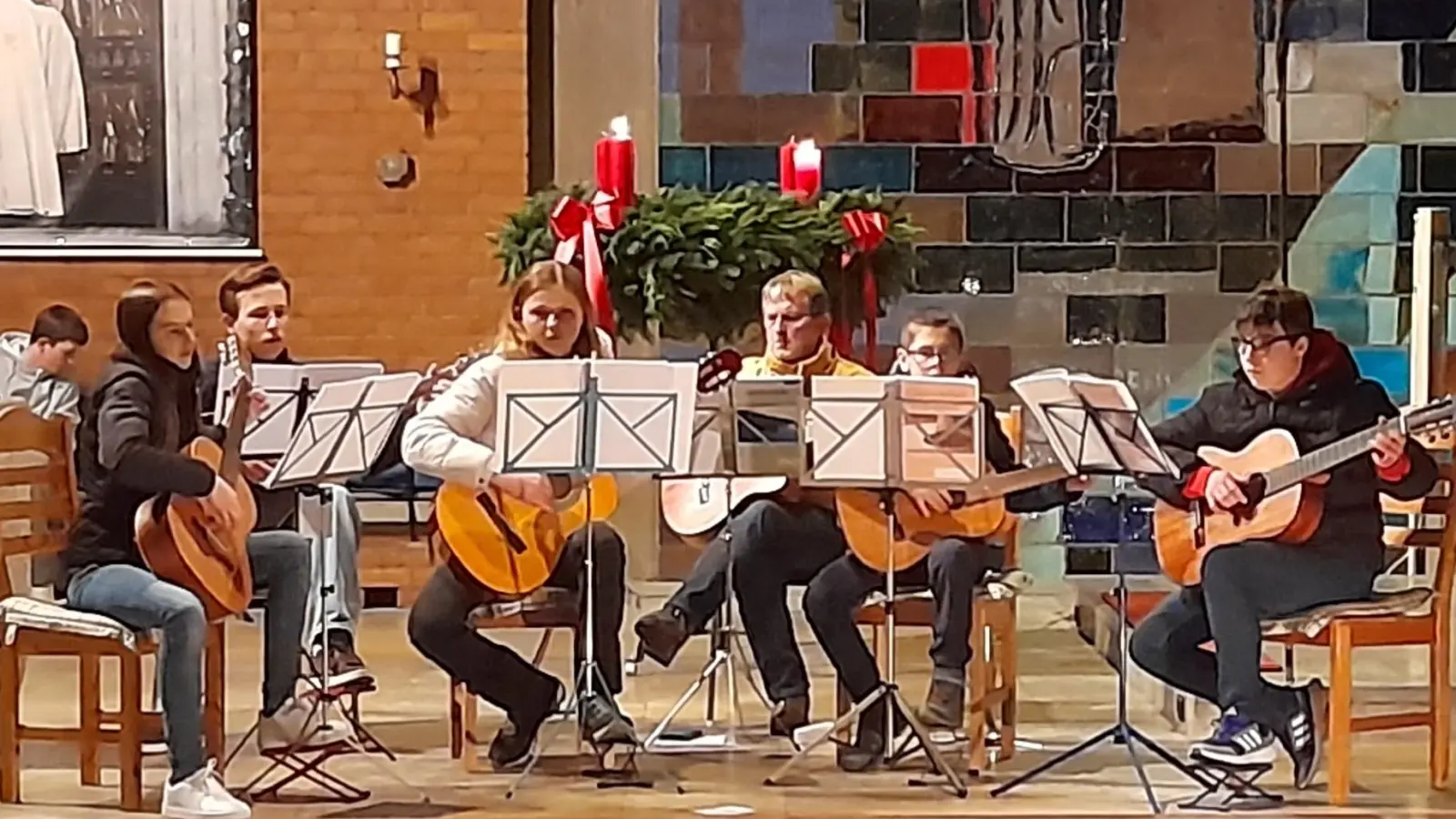 Weihnachtliche Einstimmung zum Gottesdienst  (Bild: Doris Mayer-Englhart)