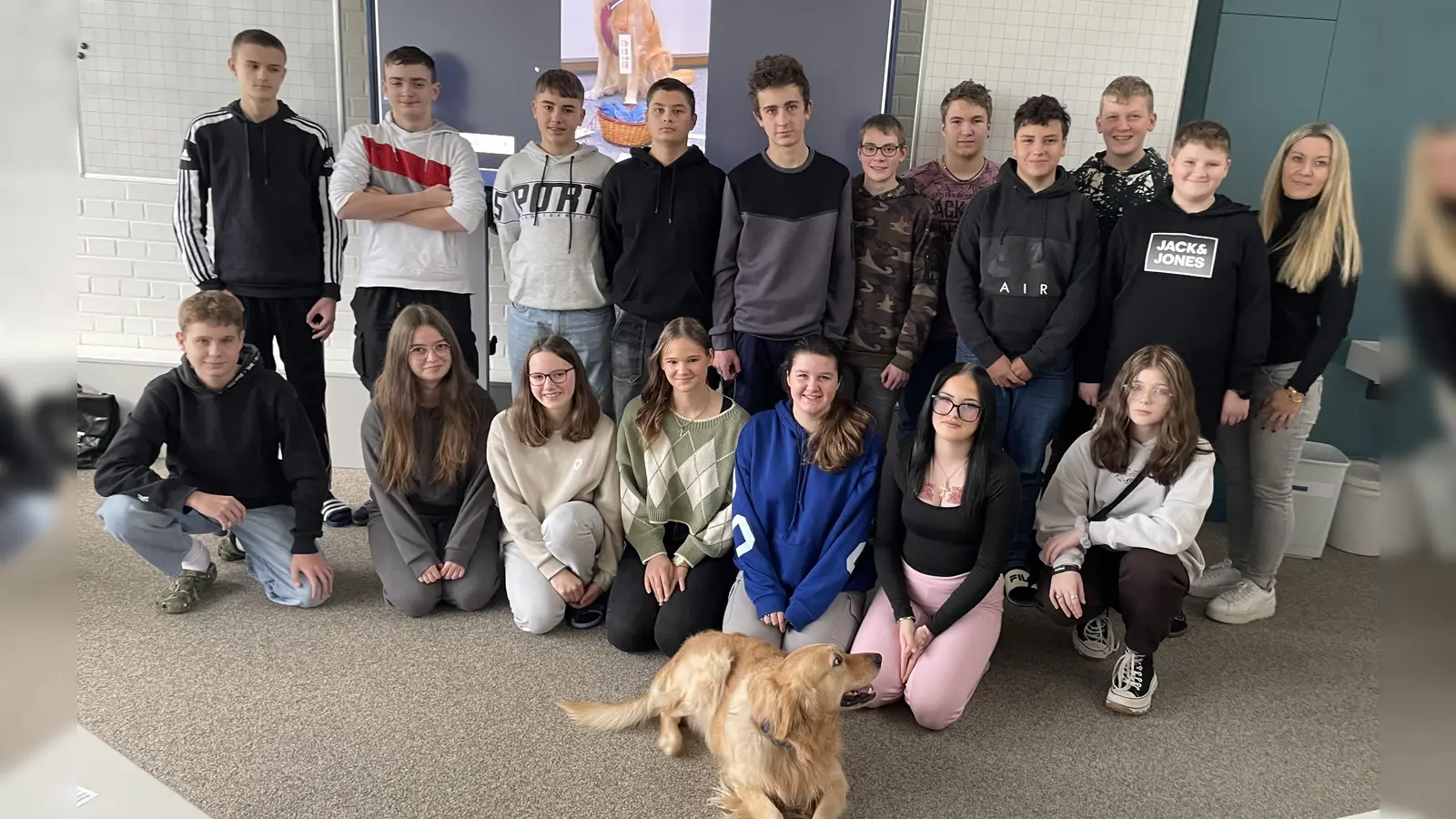 Schulhund Buddy als treuer Begleiter (Bild: Gerhard Steiner)