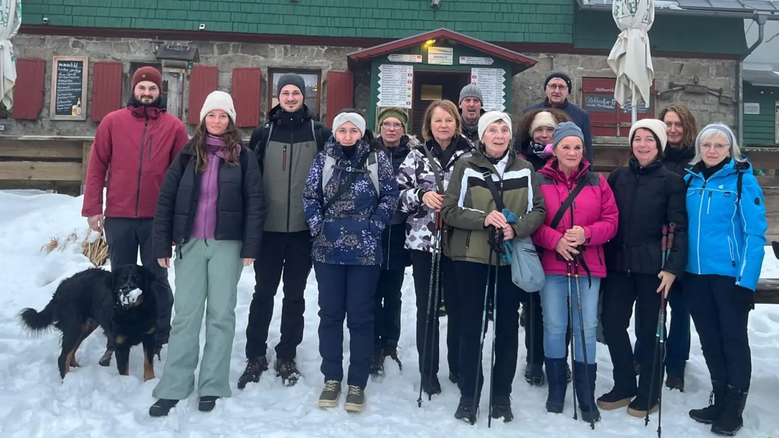 Die Teilnehmer vor dem Seehaus im Fichtelgebirge. (Bild: Marsella Tkachuk)